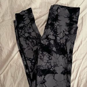 Grey marble scrunch booty leggings